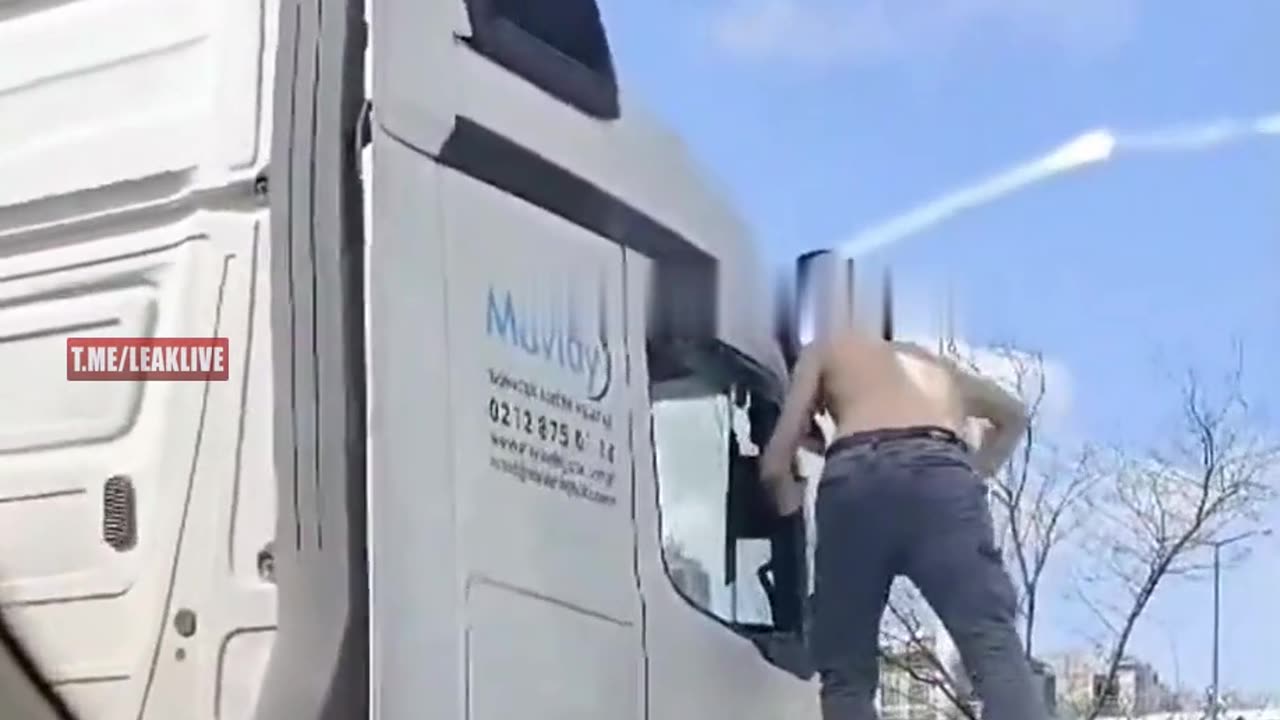 🚨🚚 TRAFFIC FIGHT IN ISTANBUL