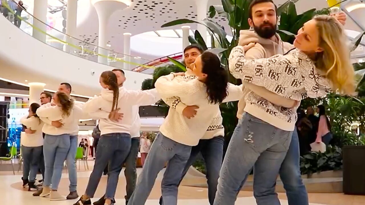 World’s Most Unexpected Flashmob – You Have to See This!
