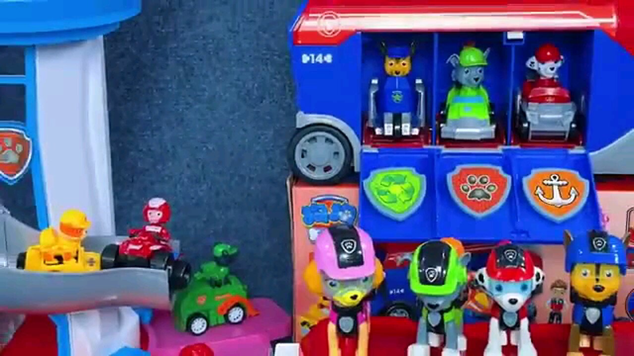 Fun Toy Tractor Learning Video for Kids! In today's educational video, we've got lots of tractors!