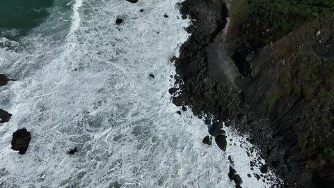 Trump, Newsom Attack California Coastal Commission