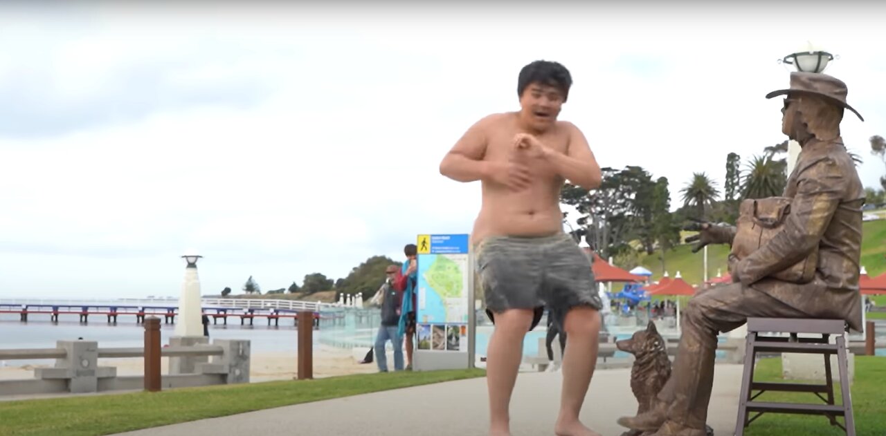 FUNNY FUNNY COWBOY STATUE PRANK