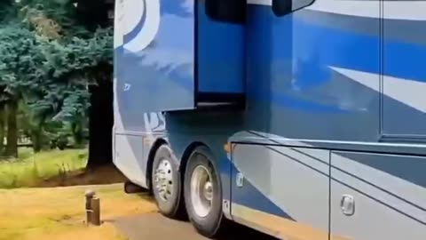 Extreme luxury RV vehicle