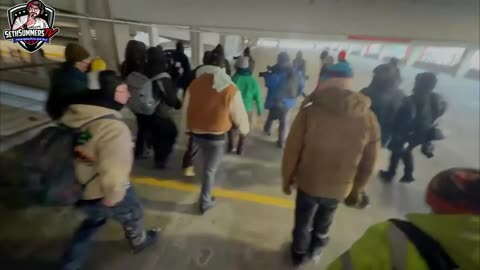 🚨 BREAKING: Leftists just caused Injury of an ICE supporter by beating him Minneapolis