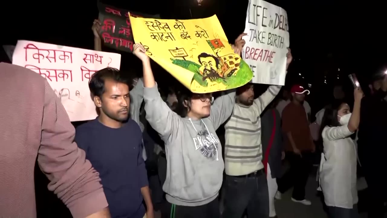 Several people detained in New Delhi protest over air pollution