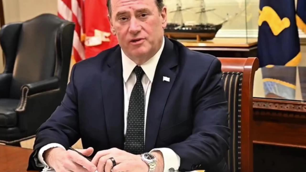 Джон Фелан ушел в отставку с поста министра ВМС США