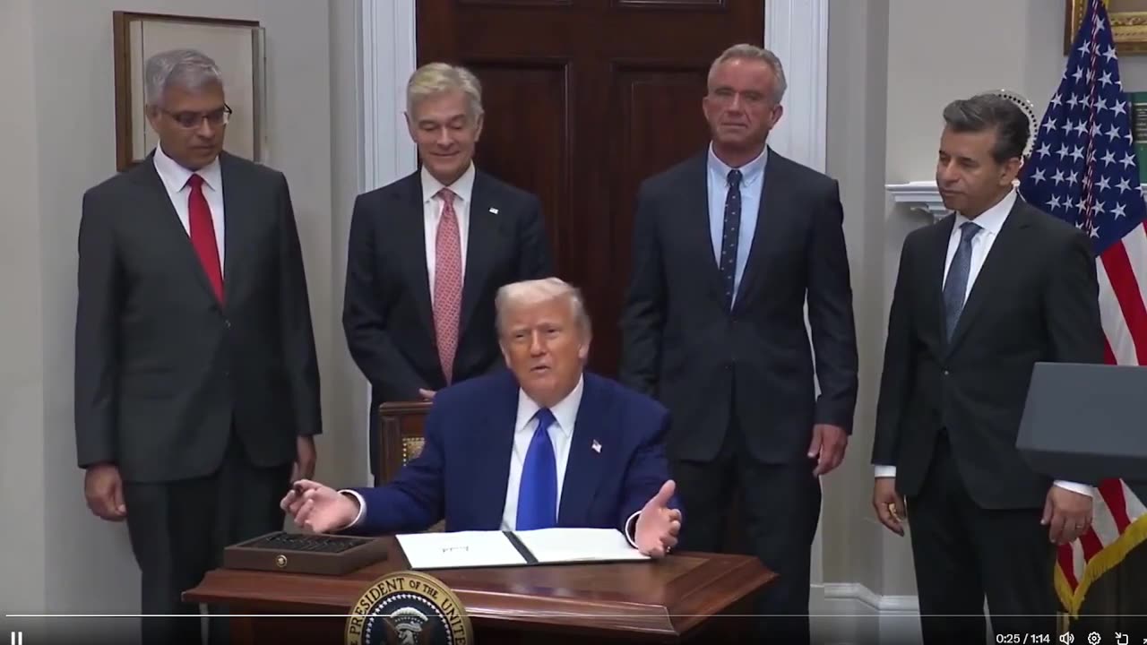 ABC: "Ông sẽ nói gì với những người coi chiếc máy bay phản lực sang trọng đó là món quà cá nhân.. ?"