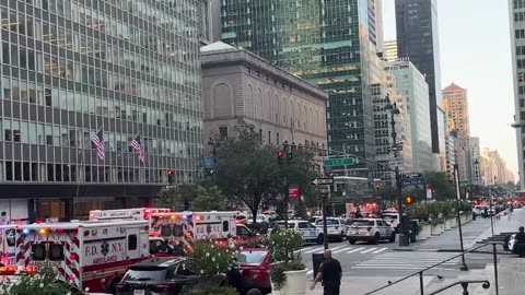 Massive police response to reported active shooter in Manhattan