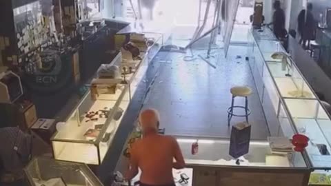🚨 San José Smash-and-Grab Robbery 🚨