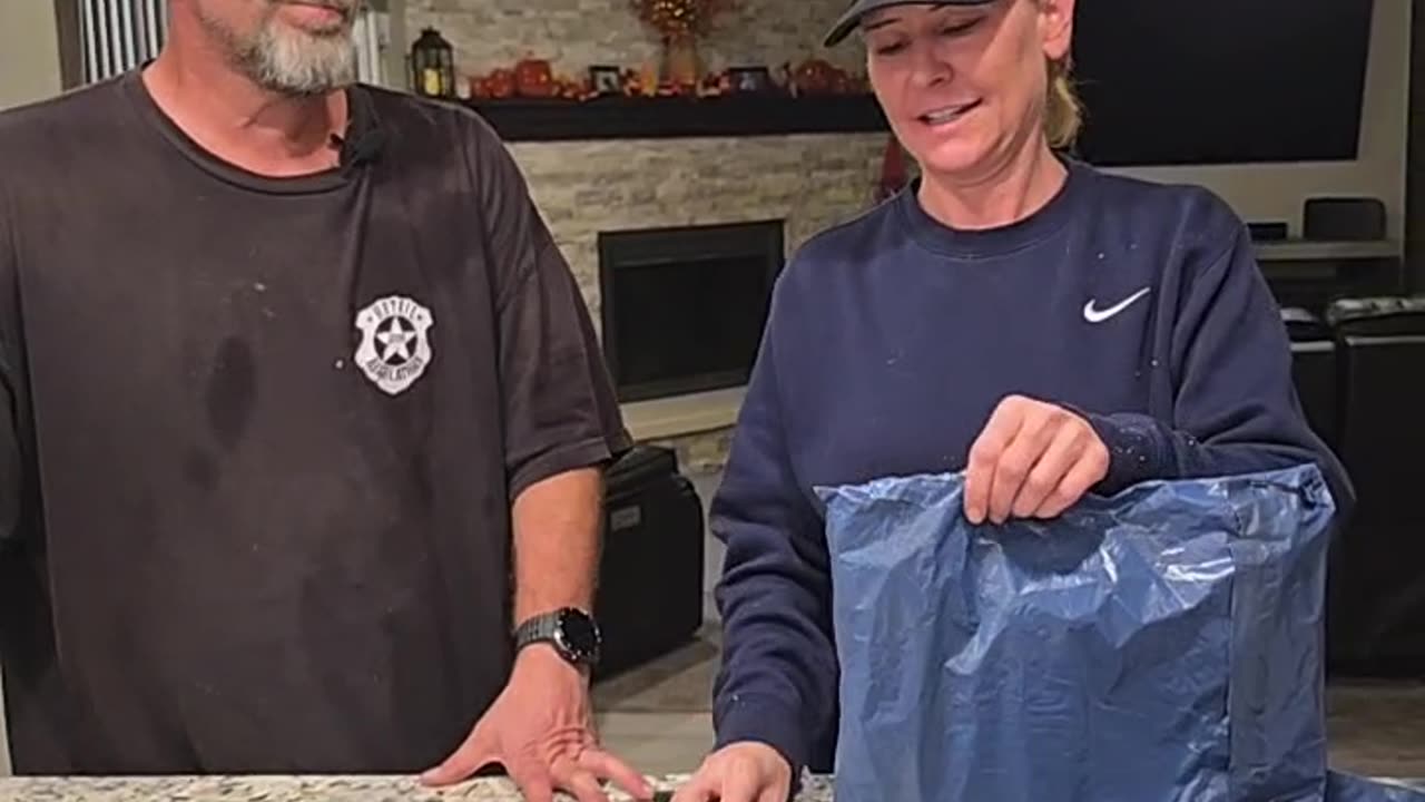 Singing in the rain #live #unboxing Toni Socia Mail Box!