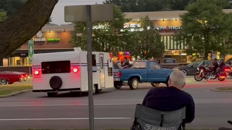 This Guy Really Knows How To Back Up A Trailer