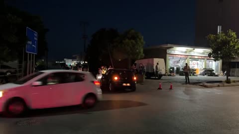Aksident në Lezhë, makina merr përpara këmbësorin sapo doli nga marketi