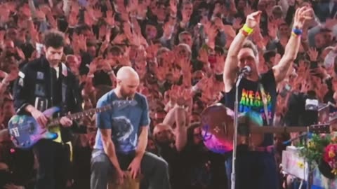 CLASSY MOVE BY COLDPLAY SENDING LOVE TO CHARLIE KIRK!!!❤️