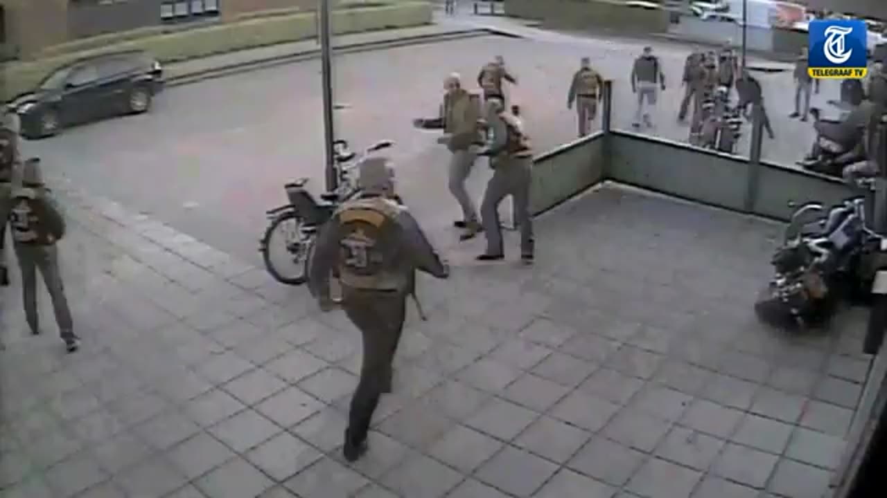 Motorbendes op de vuist🤣