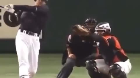 (2016.11.13) Shohei Ohtani Hits a Ball Through the Tokyo Dome Roof!