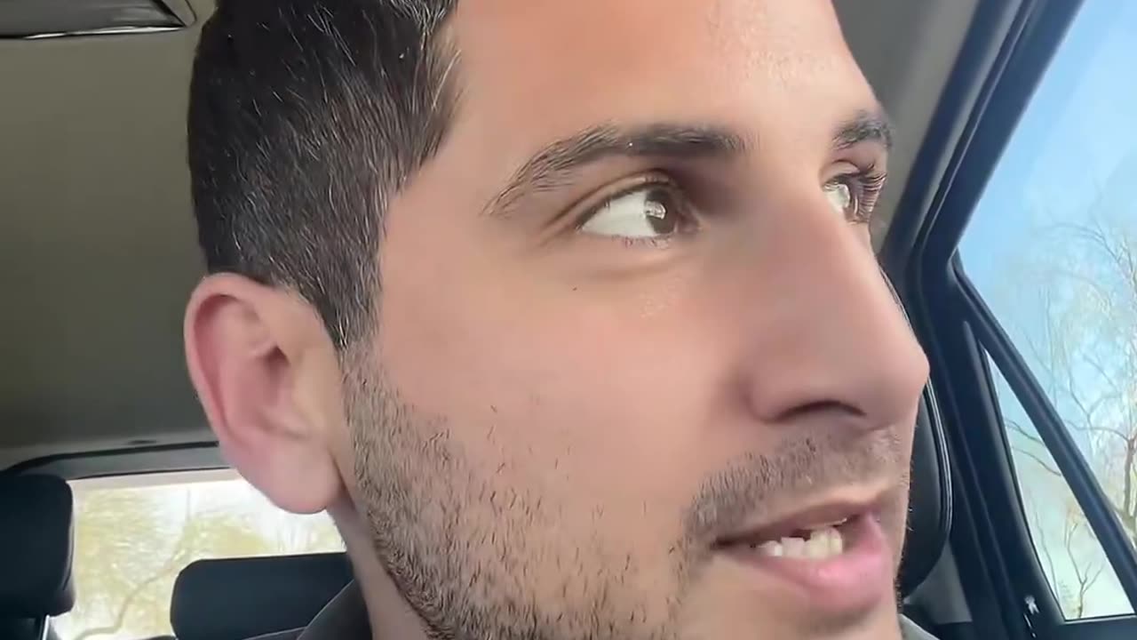 Jewish guy threatens White people