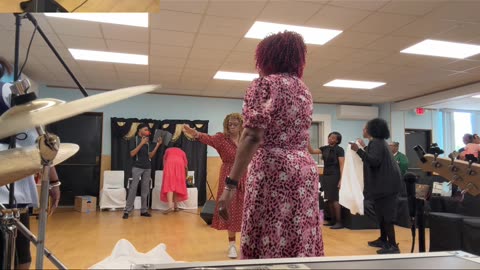 When Altar call turns into a praise break #praisebreak 💃🏽🕺🏾
