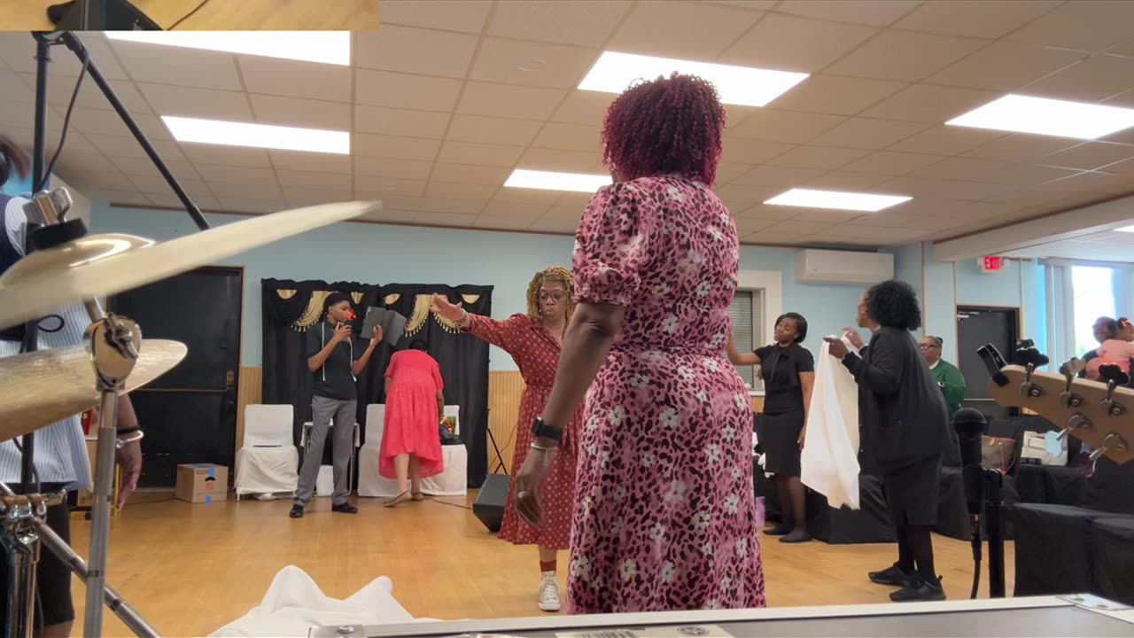 When Altar call turns into a praise break #praisebreak 💃🏽🕺🏾
