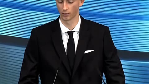 🎤 ¡HUJJSEN ROMPE EL HIELO EN SU PRESENTACIÓN Y DESATA LAS RISAS! 😂