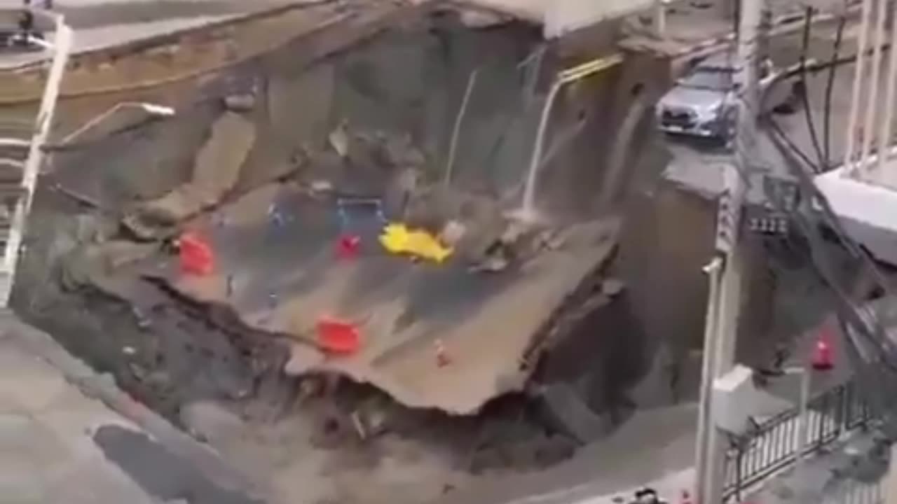 🇹🇭 CEDIMENTO STRADALE CLAMOROSO IN TAILANDIA! SPROFONDA TUTTO!