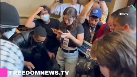 🚨Authorities are BLOCKING Palestine protestors who broke into Columbia Univ