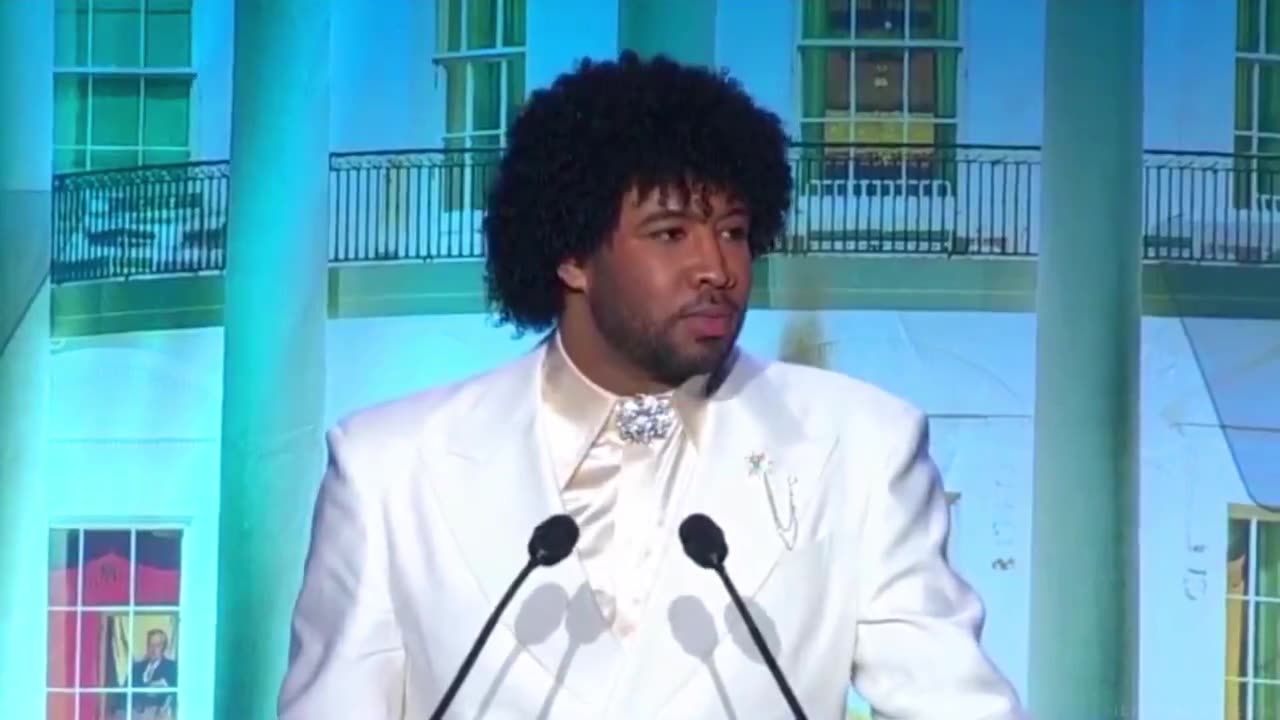 STOP IT!!!🤣 THAT IS NOT LIONEL RICHIE!