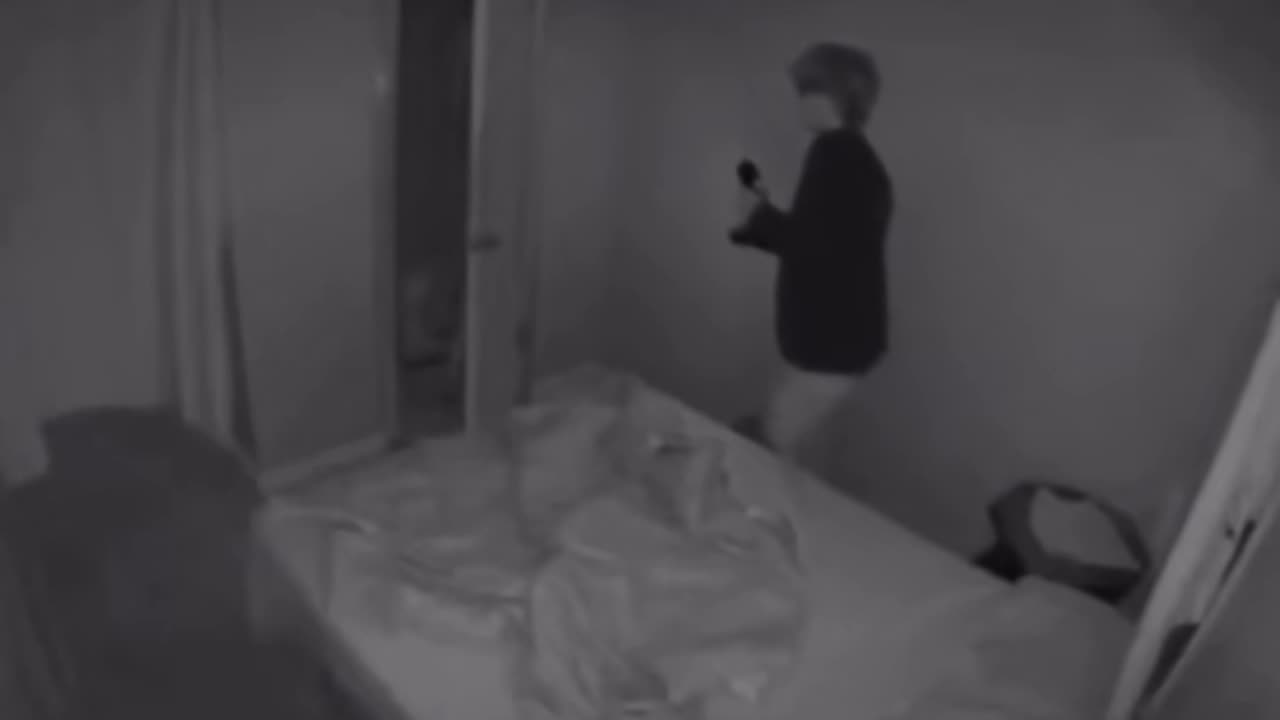 😱👀 You See THIS in Your Closet... Real Ghost Encounter | TheHauntingHour