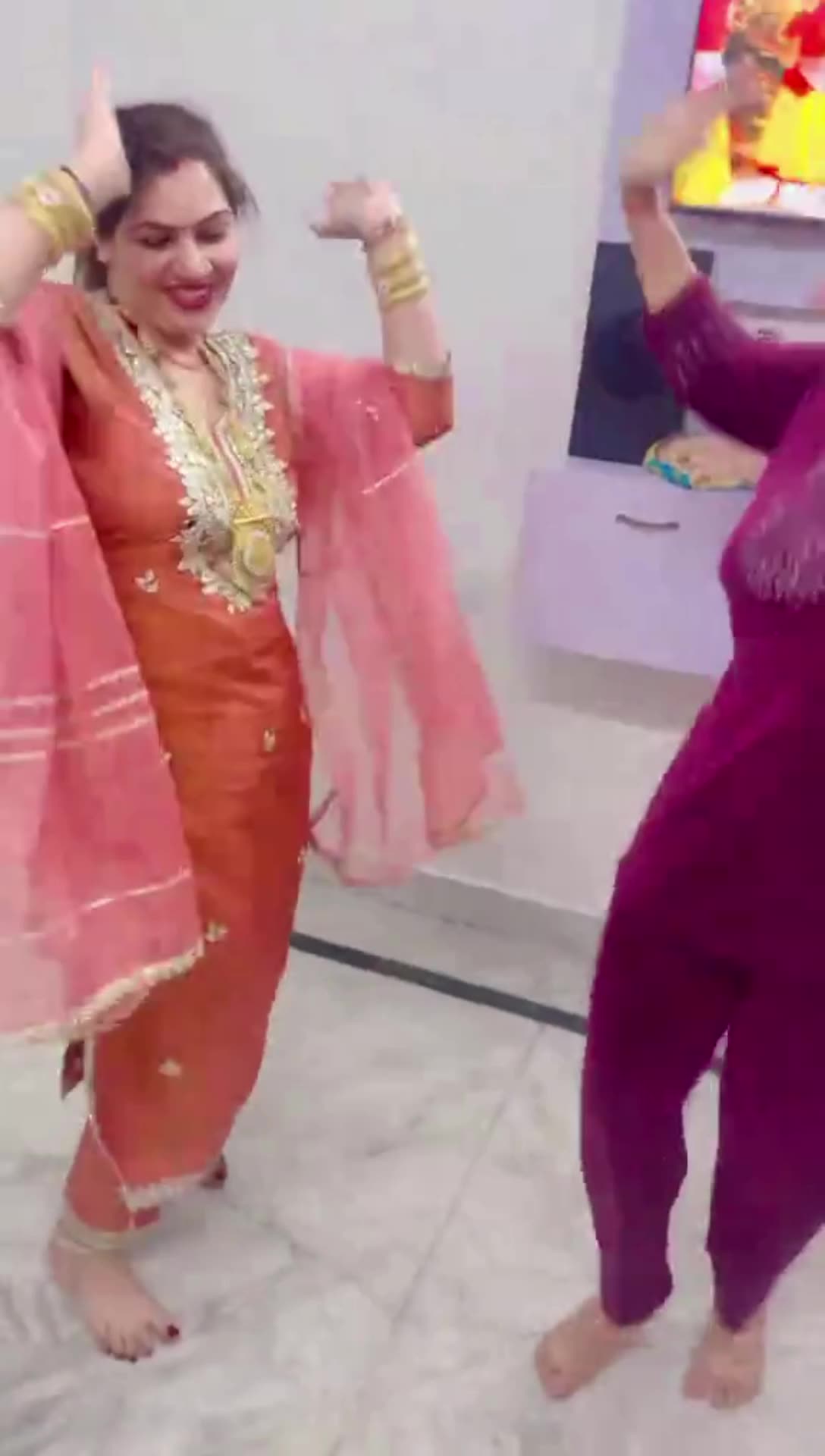 Housewives Hot Dance At Home