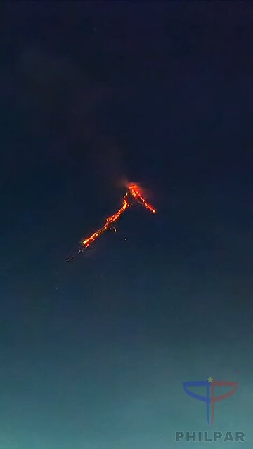 Lava flow seen on Mayon Volcano’s upper slopes