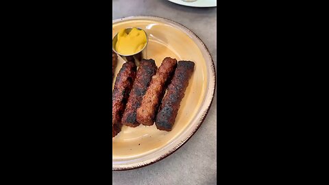 Skinless sausages and mustard