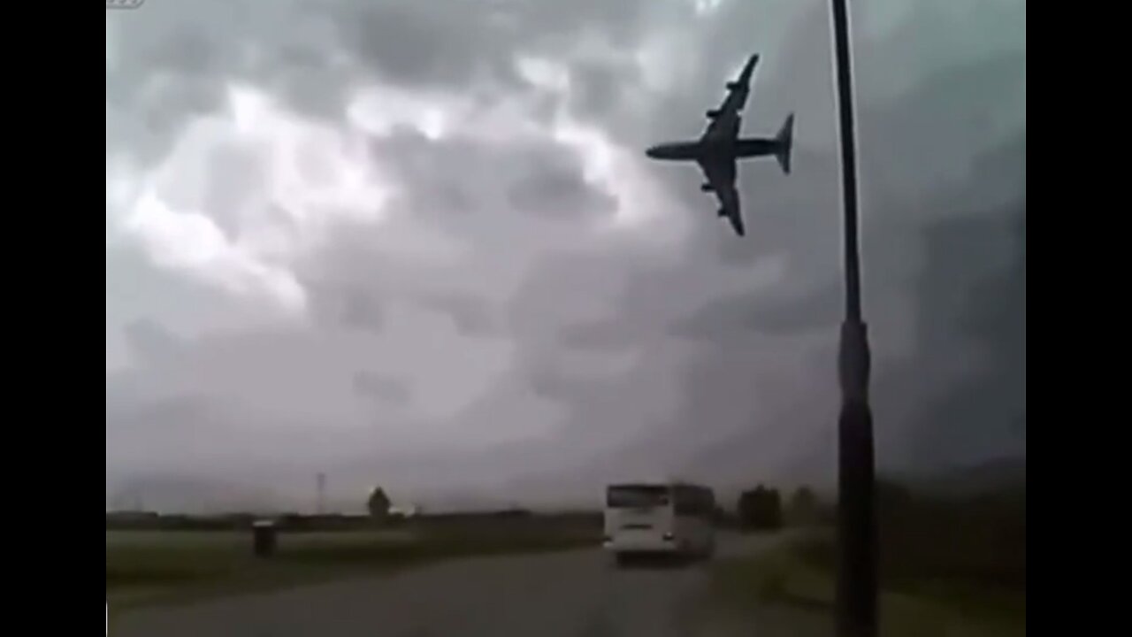 An improperly secured load shifted, causing this cargo plane to become unbalanced and crash: 😨