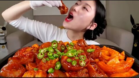 Spicy Korean beef feet mukbang