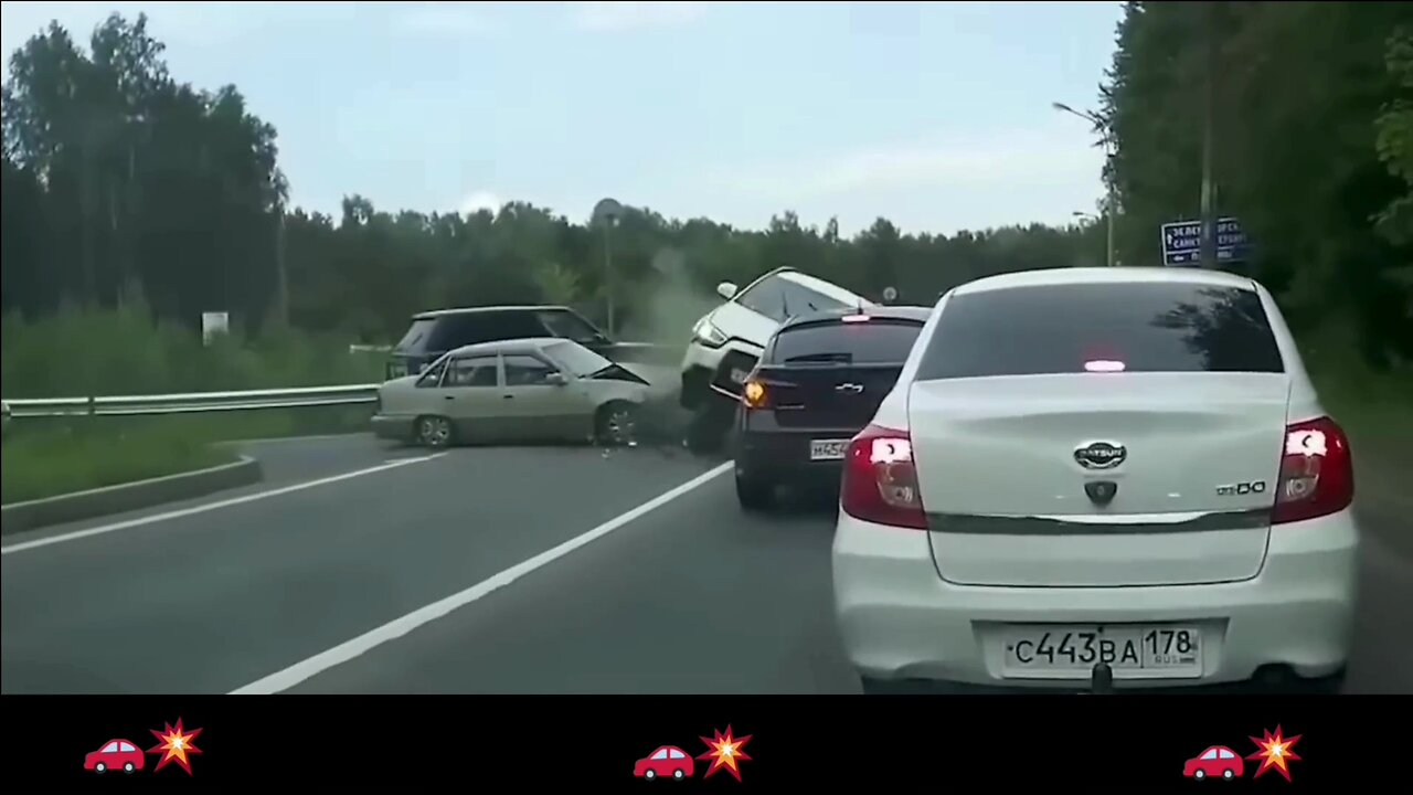 Shocking Road Moments 40 🚗💥🚦😱