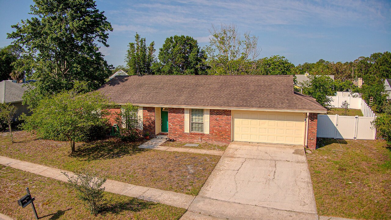 2474 Summer Tree Rd E