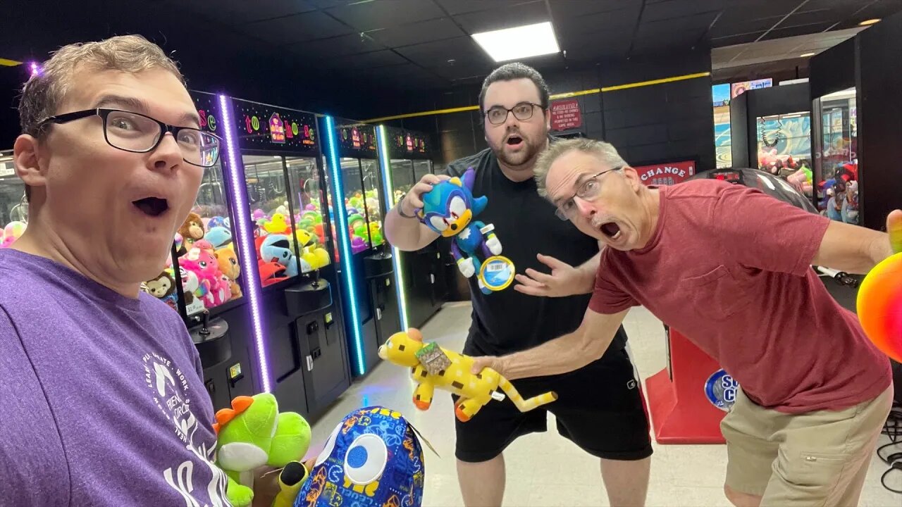 DOMINATING Every Claw Machine At The Arcade!
