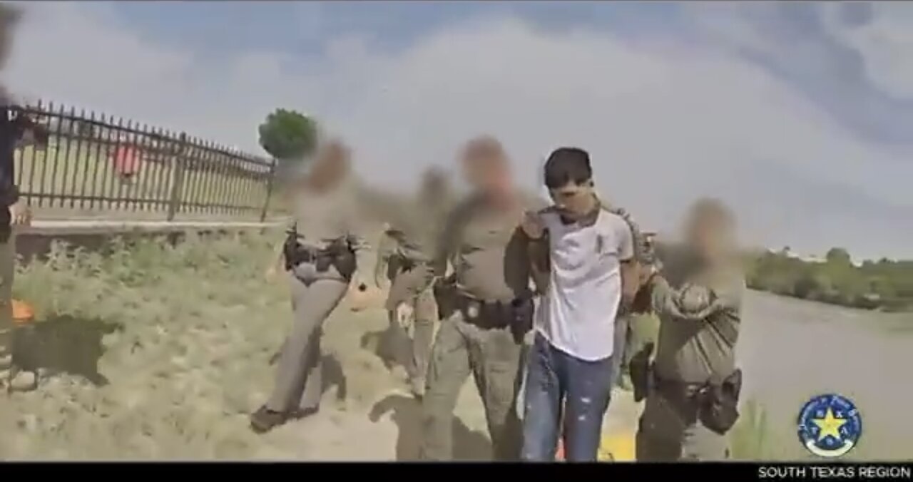TEXAS DPS TROOPERS HIGH SPEED PERSUIT🚔🛣️🚙👮♂️🚨SMUGGLER ON HIGHWAY🌊🏃👮🏻♀️🚙🚓💫
