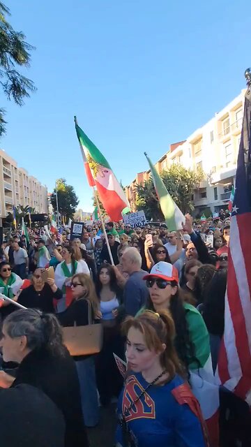 🇺🇸 ❌️ 🇮🇷 Several injured after U-Haul truck drives through Iranian