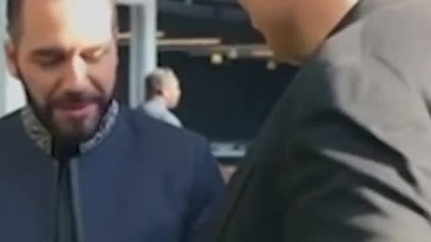 Grok AI in Schools: Musk’s AI Experiment Hits El Salvador! | Roxom TV