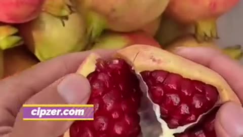 सर्दियों में Anar खाना ना भूलें! ❄️🔥🍎