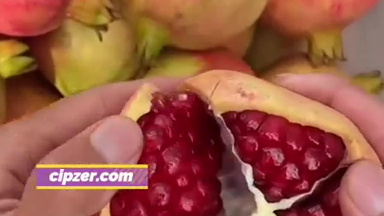 सर्दियों में Anar खाना ना भूलें! ❄️🔥🍎