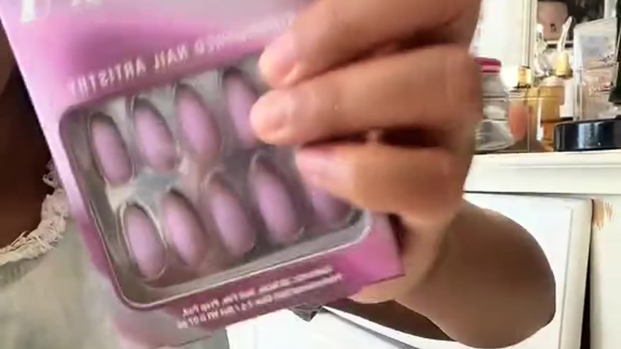 Please don’t mind my table lol 😂 #fypシ #fyp #foryou #foryoupage #tiktoknails #nails #nailtransitiontiktok