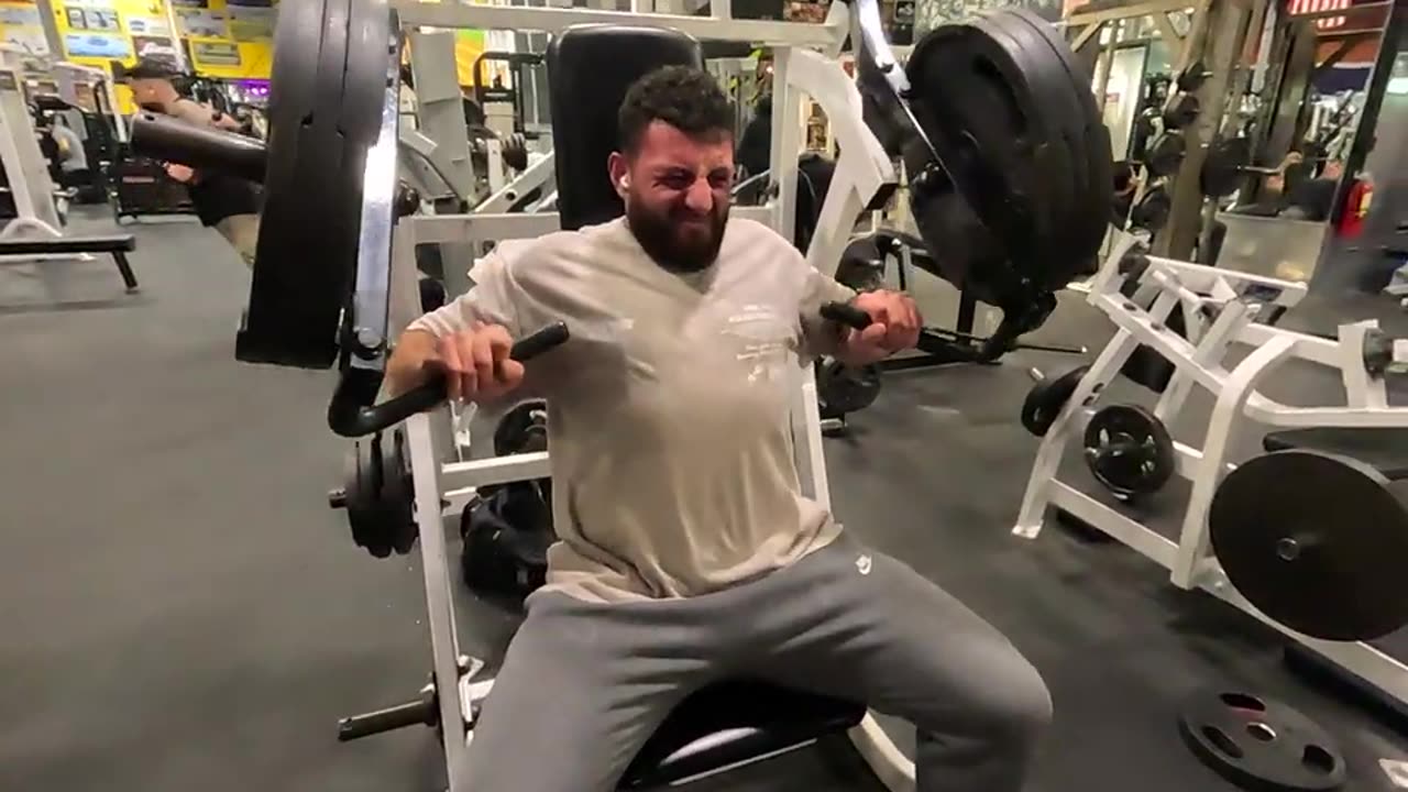 HOW TO PERFORM INCLINE BENCH PRESS W/ GEORGE, PERFECT FORM FOR HUGE UPPER PECS USING 300+ POUNDS