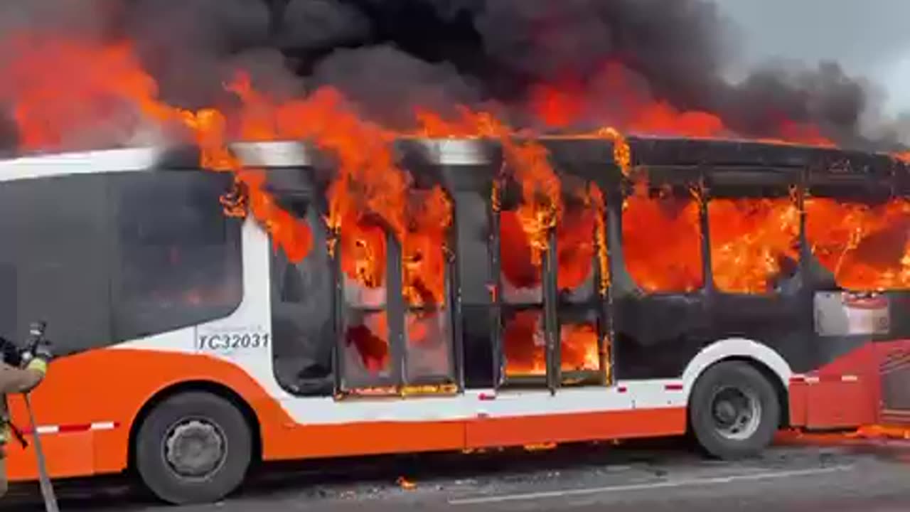 INCENDIO DE TRANSCARIBE EN LA AV. SANTANDER