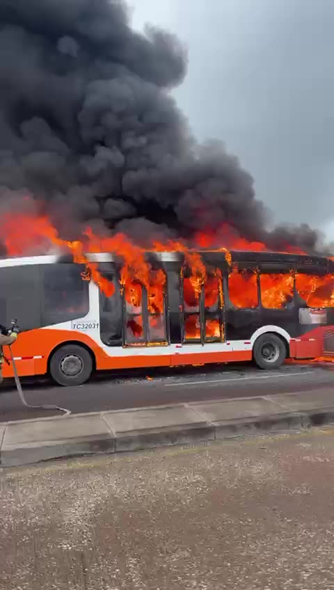 INCENDIO DE TRANSCARIBE EN LA AV. SANTANDER