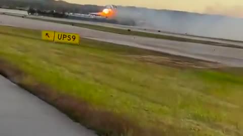 Video shows the moment a UPS airplane crashes at Louisville Kentucky Int