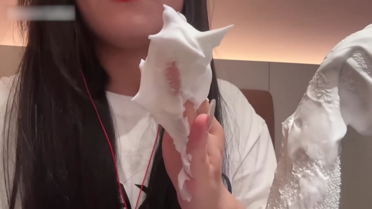 ASMR｜Kiss and Licking plastic wrap