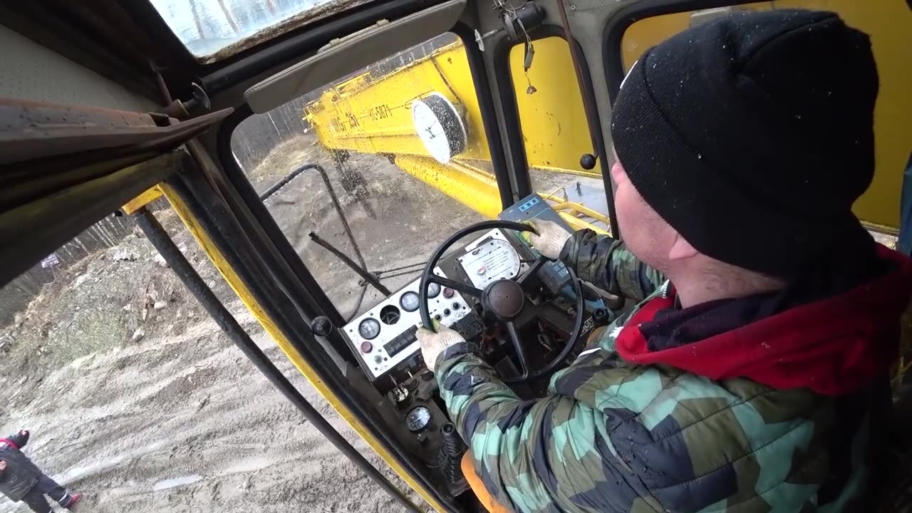 Не сдались и оживили РЕДКИЙ КРАН / С грузом по бездорожью