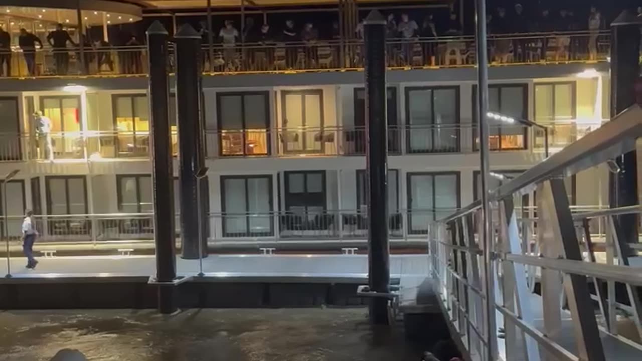 El crucero AmaMagdalena llegó a Calamar