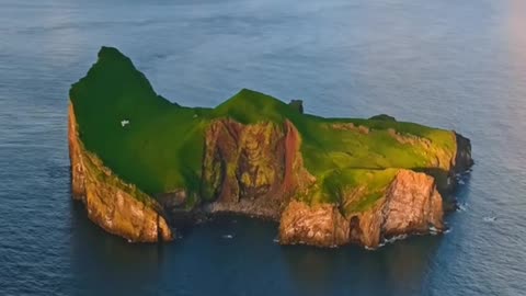 The Loneliest House on Earth? Discover Iceland's Mysterious Ellidaey Island! 🏝️🏠