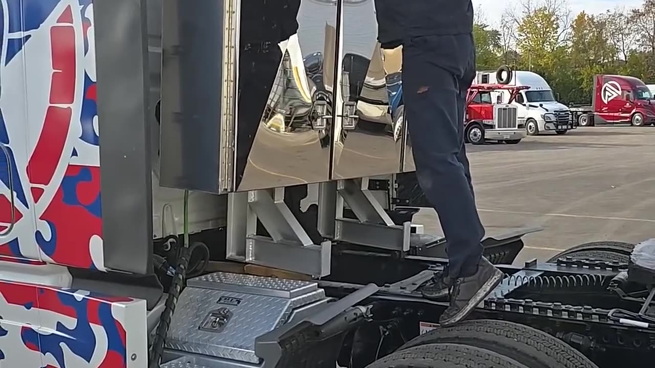 GETTING A NEW HEADACHE RACK #truckesvlogs #truckdriver #ourtruckinglife #trucking #longhaultrucker