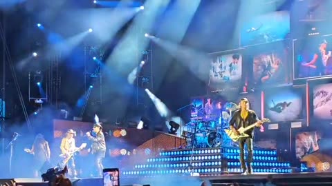 “Scorpions” në Tiranë, grupi gjerman ndez kryeqytetin